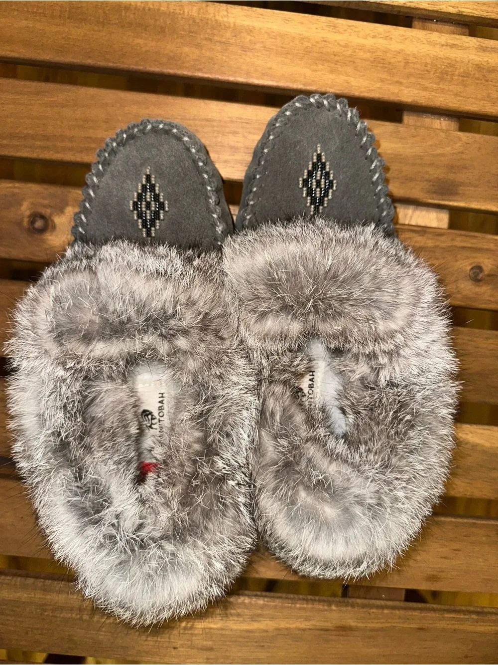 Manitobah Street Moc Charcoal Materials: Suede, Rabbit Fur | Sz 6